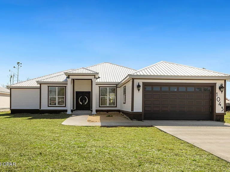 1043 Plantation Dr — Photo 2