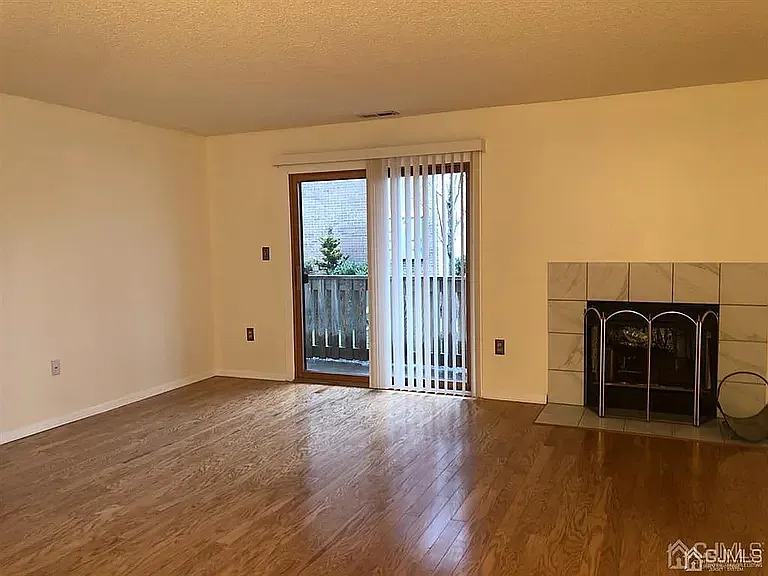 1 bed, 775 sqft, $1,950 — Photo 4