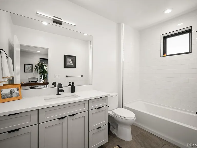 2427 S Race St — Photo 17