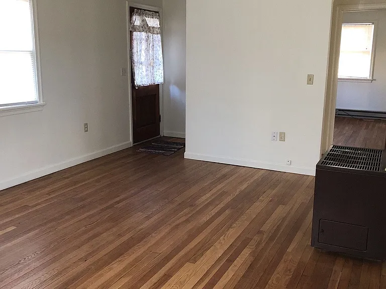 309 NW Cleveland St — Photo 2