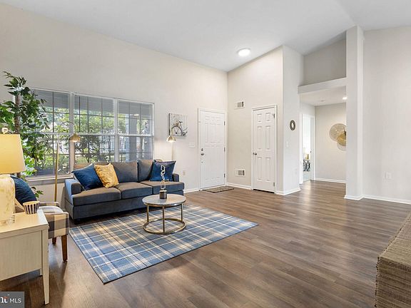3rd image of 1193 Thornbury La