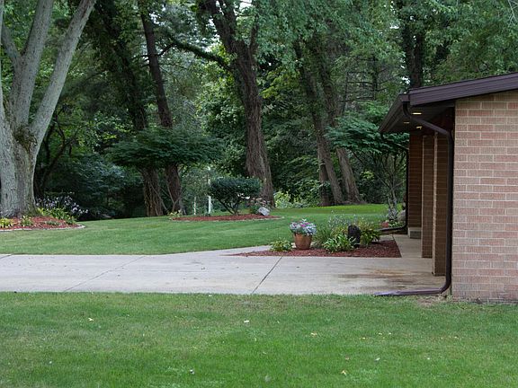 3rd image of 1647 Edward Dr