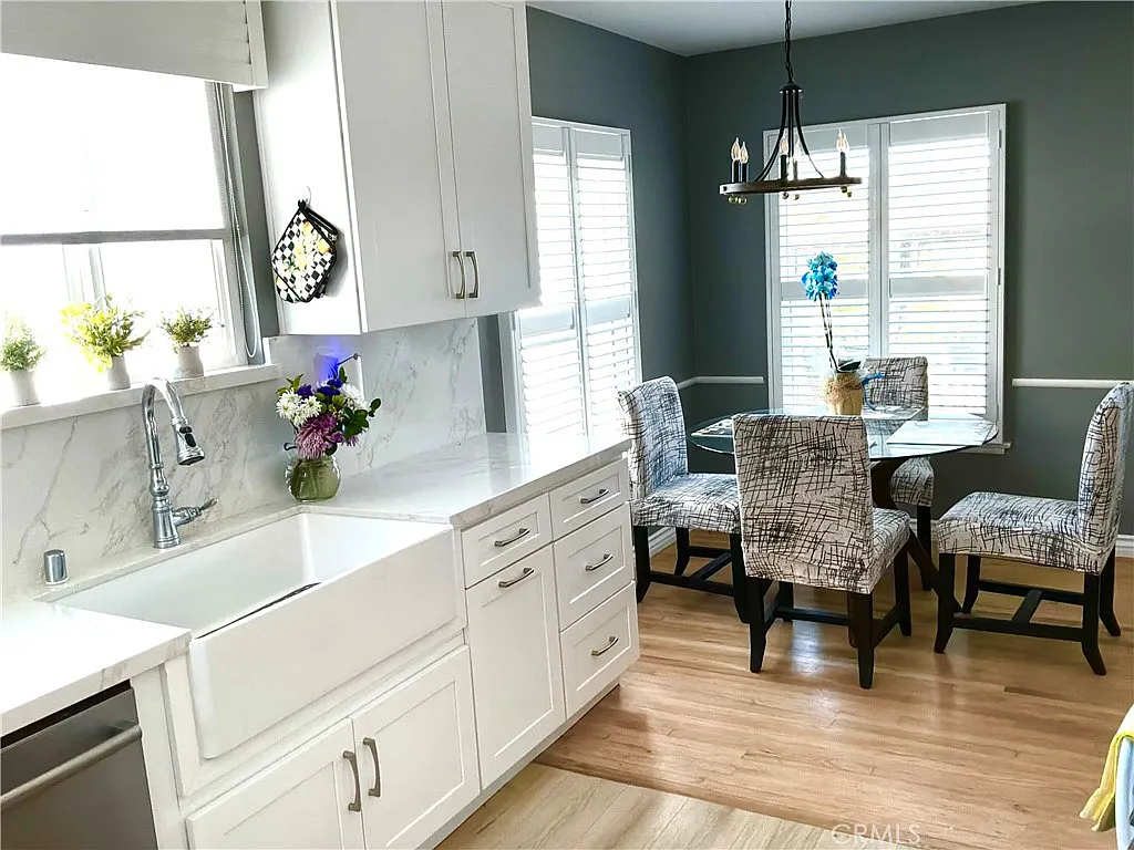3 bed, 1.5 bath, 1121 sqft, $4,200 — Photo 4