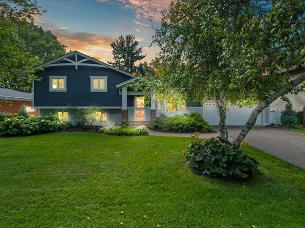1451 18th St NW, New Brighton, MN 55112