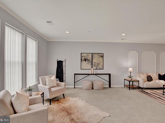 4th image of 1650 Mohegan Dr Unit L