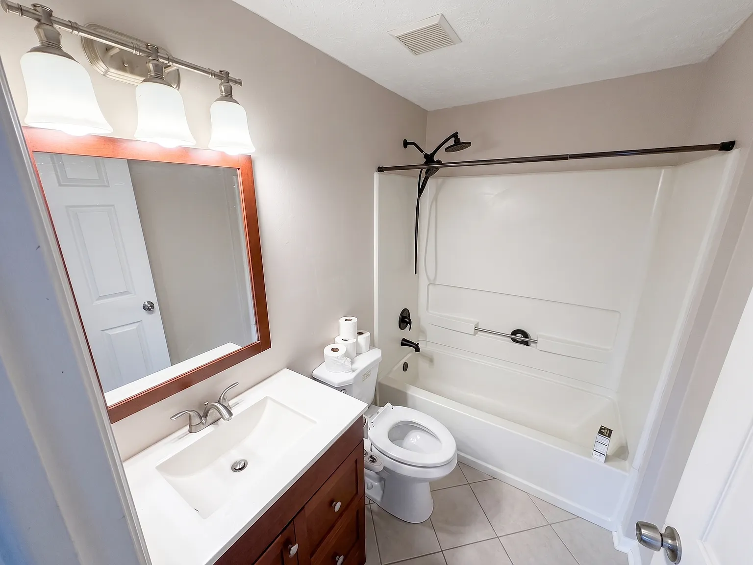 823 Stratford Way - Apt K — Photo 4