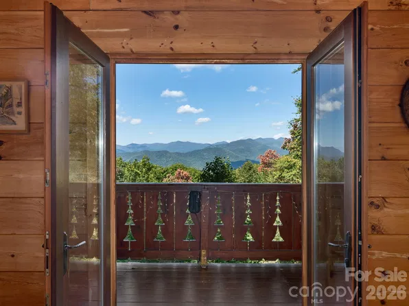 8 Edelweiss Ln, Swannanoa, NC 28778