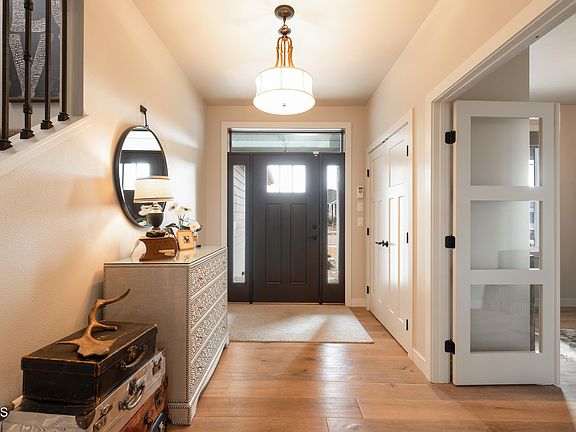 5th image of 4000 High Creek Rd