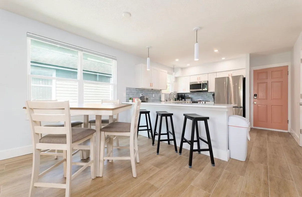 2 bed, 1020 sqft, $3,700 — Photo 3