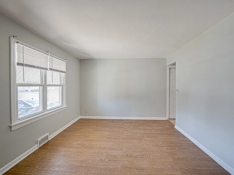 2208 Fremont St — Photo 3