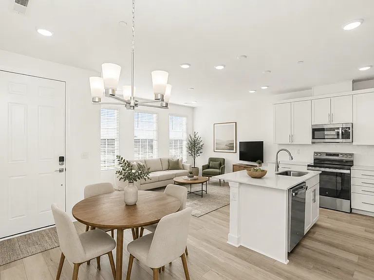 320 Lynwood Station Blvd — Photo 3