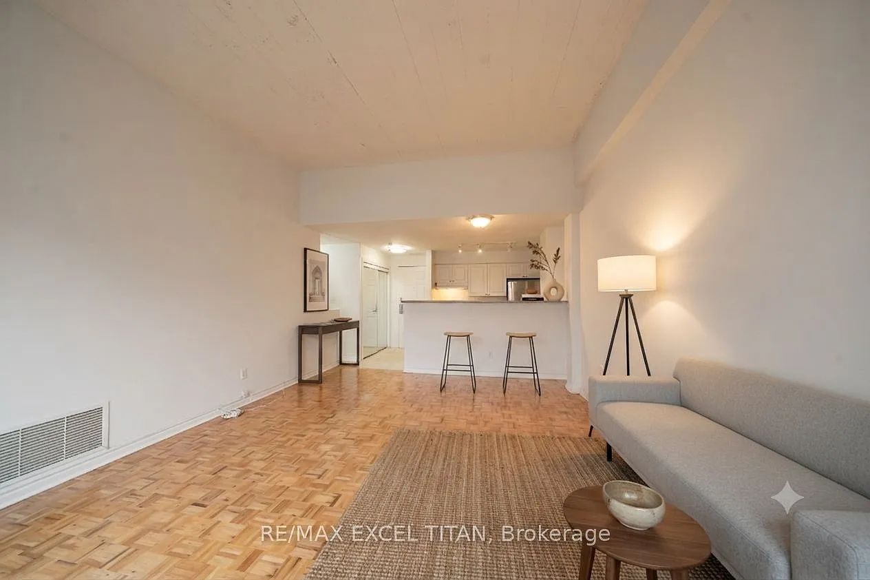 2 bed, $1,900 — Photo 2