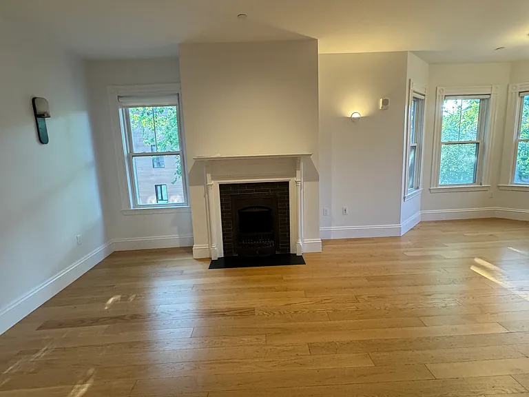 87 Gardner St — Photo 12