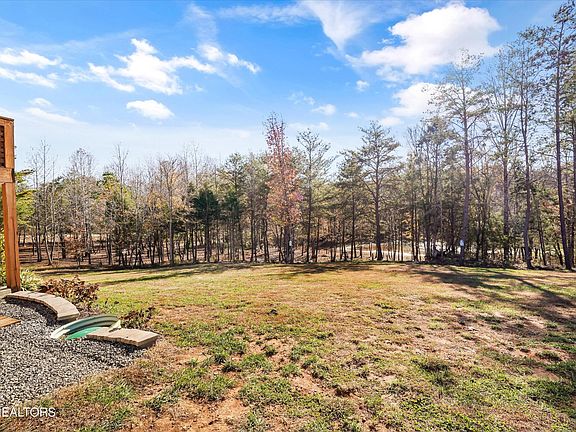 5th image of 856 Pinebrooke Dr