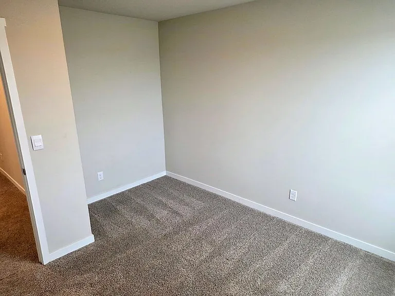 655 NW Williamsburg Ln — Photo 27