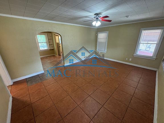 3rd image of 1116 SW 37th St