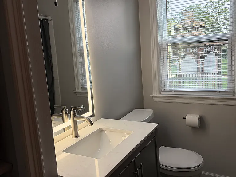 2614 Lind St — Photo 2