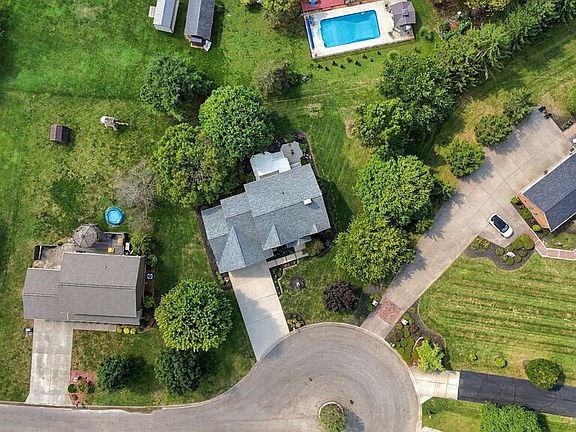 81st image of 205 Falcon Dr