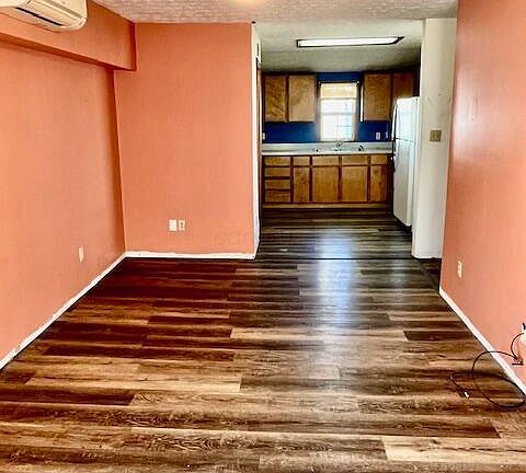 4th image of 266 10th St