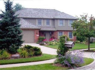 1420 Pine Meadow Ct, Libertyville, IL 60048