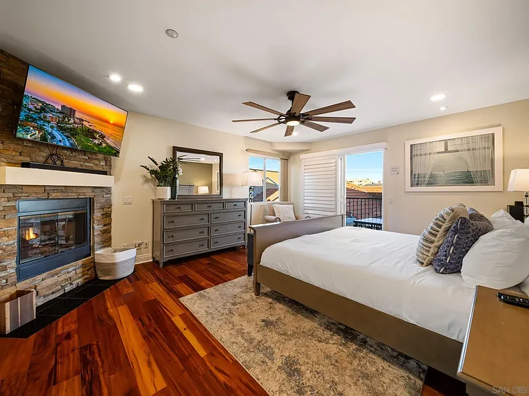 886 Felspar St — Photo 18