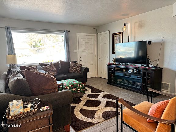 2nd image of 10312 Chinaberry Dr
