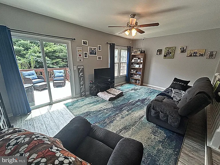 715 Acorn Ct — Photo 26