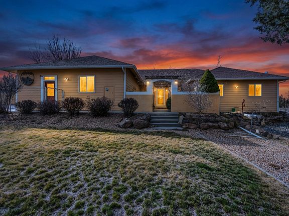 3rd image of 14300 SW Chickadee Rd