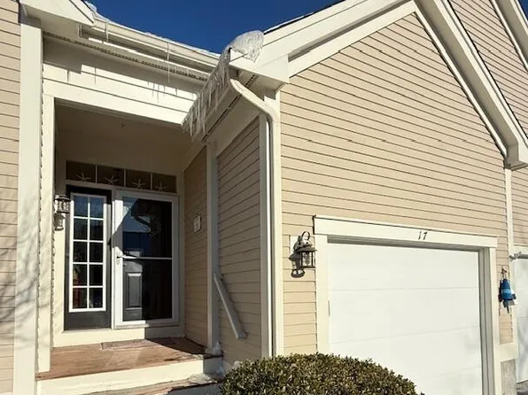 17 Twin Oaks Drive UNIT 17, Mashpee, MA 02649
