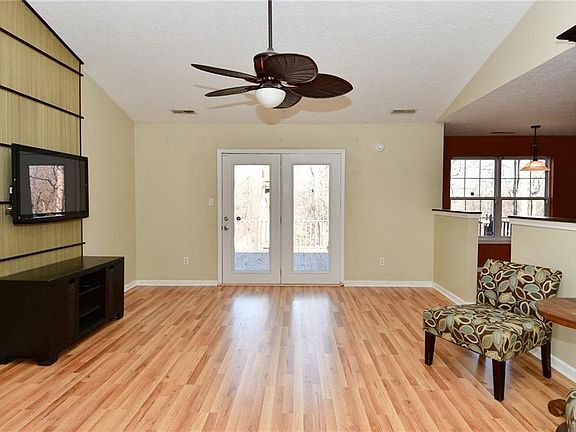 3rd image of 8804 Woodpointe Cir