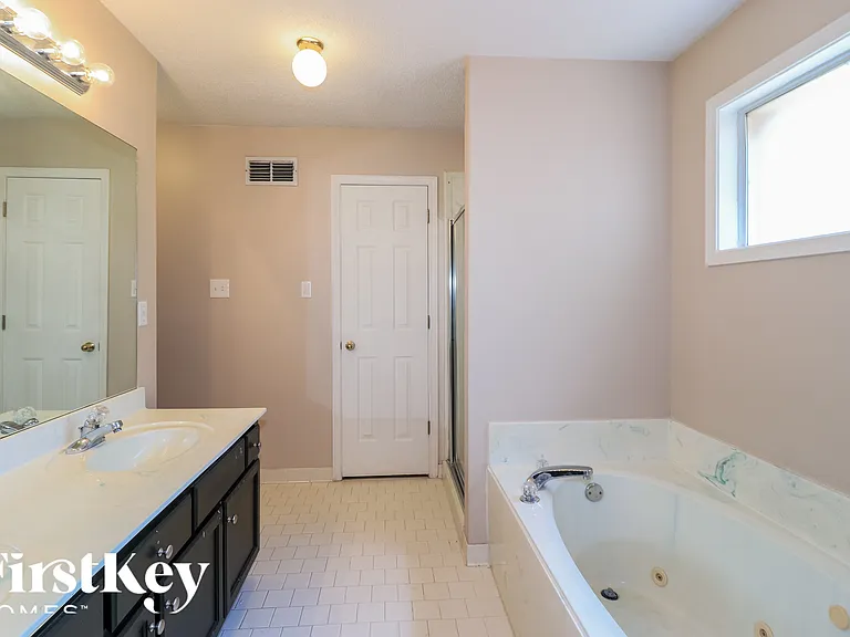 1049 Nolan Ln — Photo 11