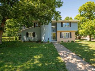803 W Deerbrook Dr, Peoria, IL 61615