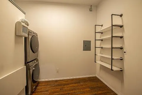 309 W 3rd St #2 — Photo 11