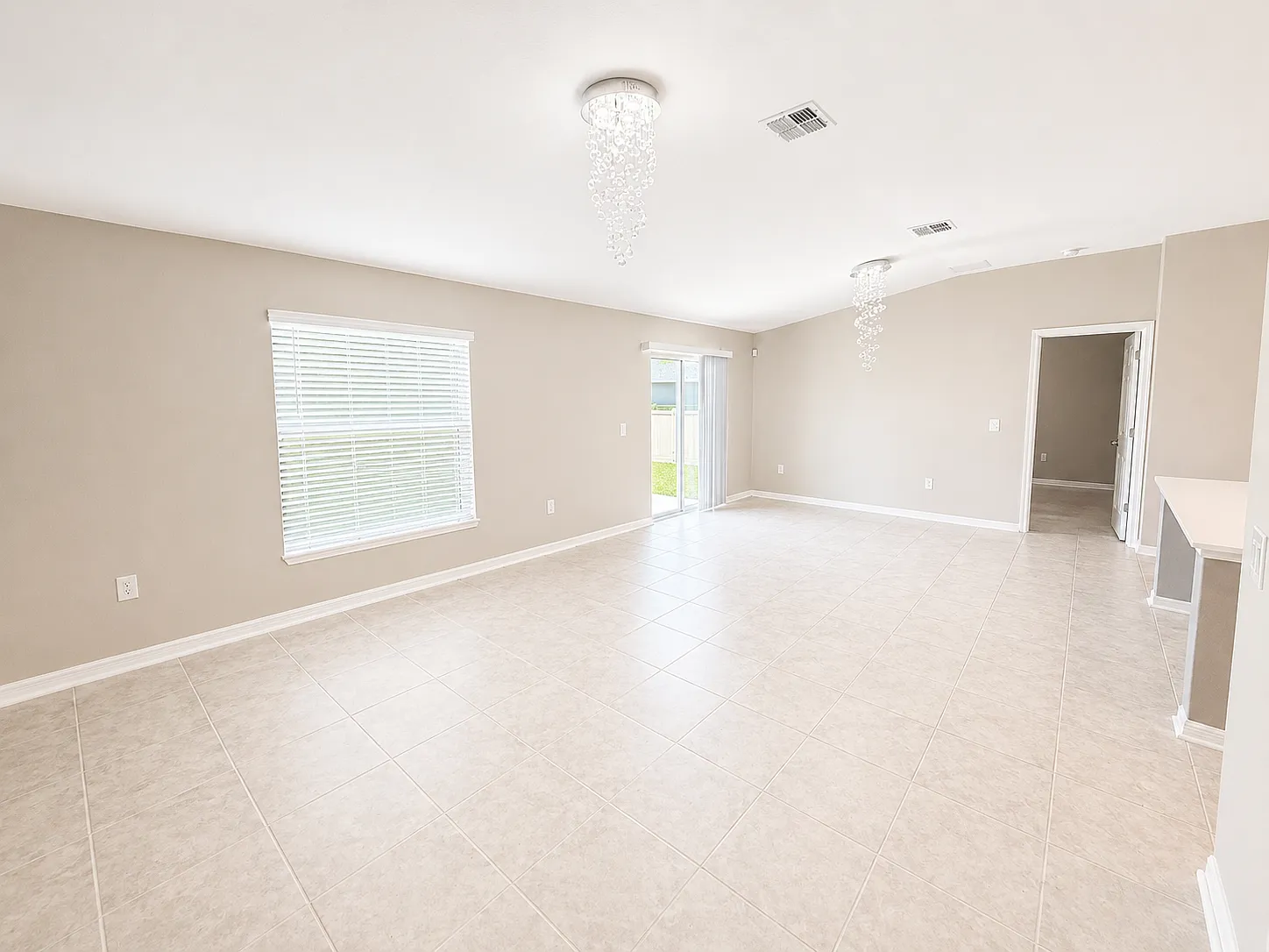 3 bed, 2.0 bath, 1555 sqft, $1,995 — Photo 4