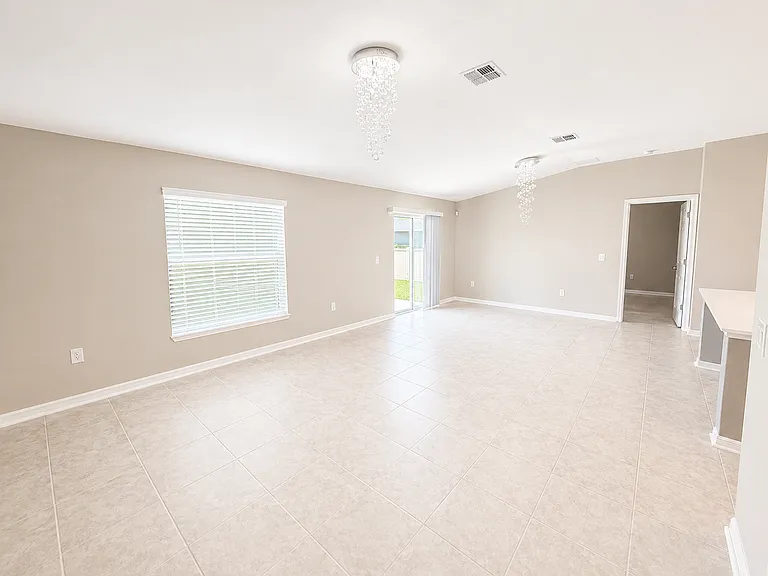 1450 Lassen St — Photo 4