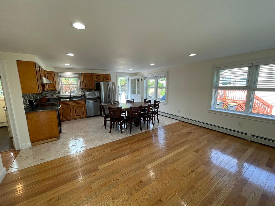 1st image of 10 Herbert Dr
