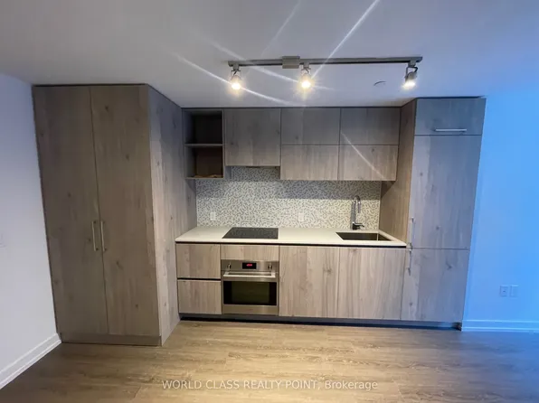 1 Yorkville Ave, Toronto, ON