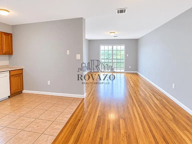 5 bed, 1000 sqft, $3,500 — Photo 4