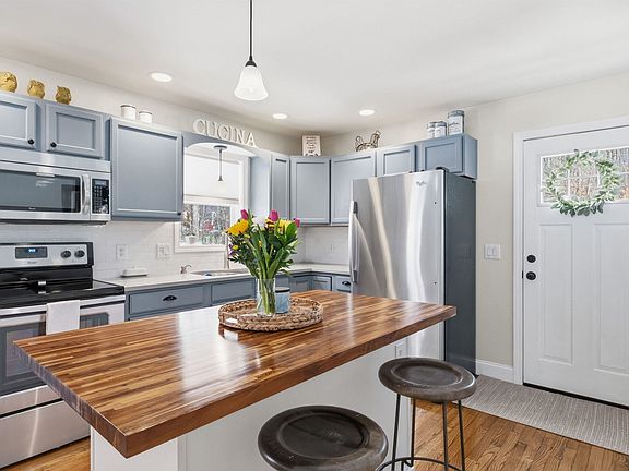2nd image of 44 Tall Pine Road