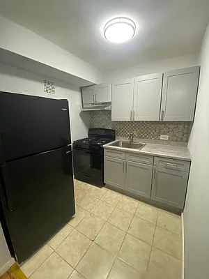 Rented by City Prime Commercial Realty  | media 6