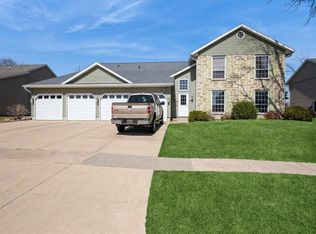 6118 Greenbriar Ln SW UNIT B, Cedar Rapids, IA 52404