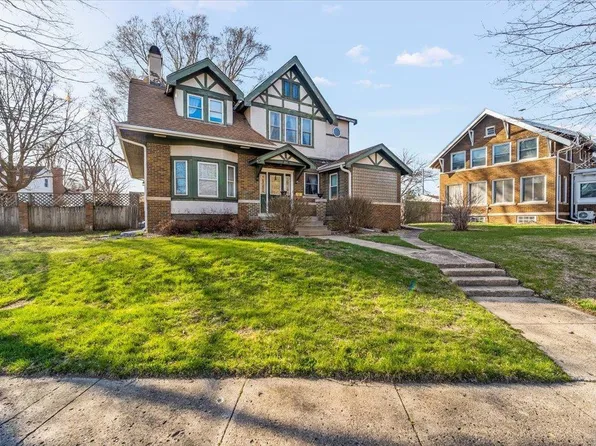 814 10th St, Eldora, IA 50627