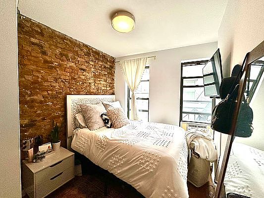3rd image of 165 Mulberry St APT 5