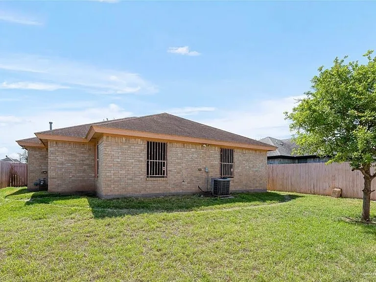 5630 S 28th Ln — Photo 2