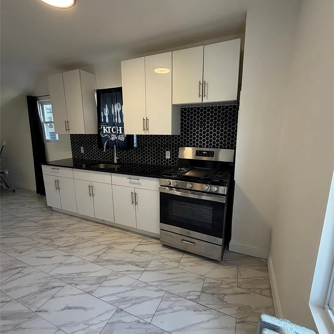 2 bed, 1.0 bath, 1568 sqft, $3,000 — Photo 4