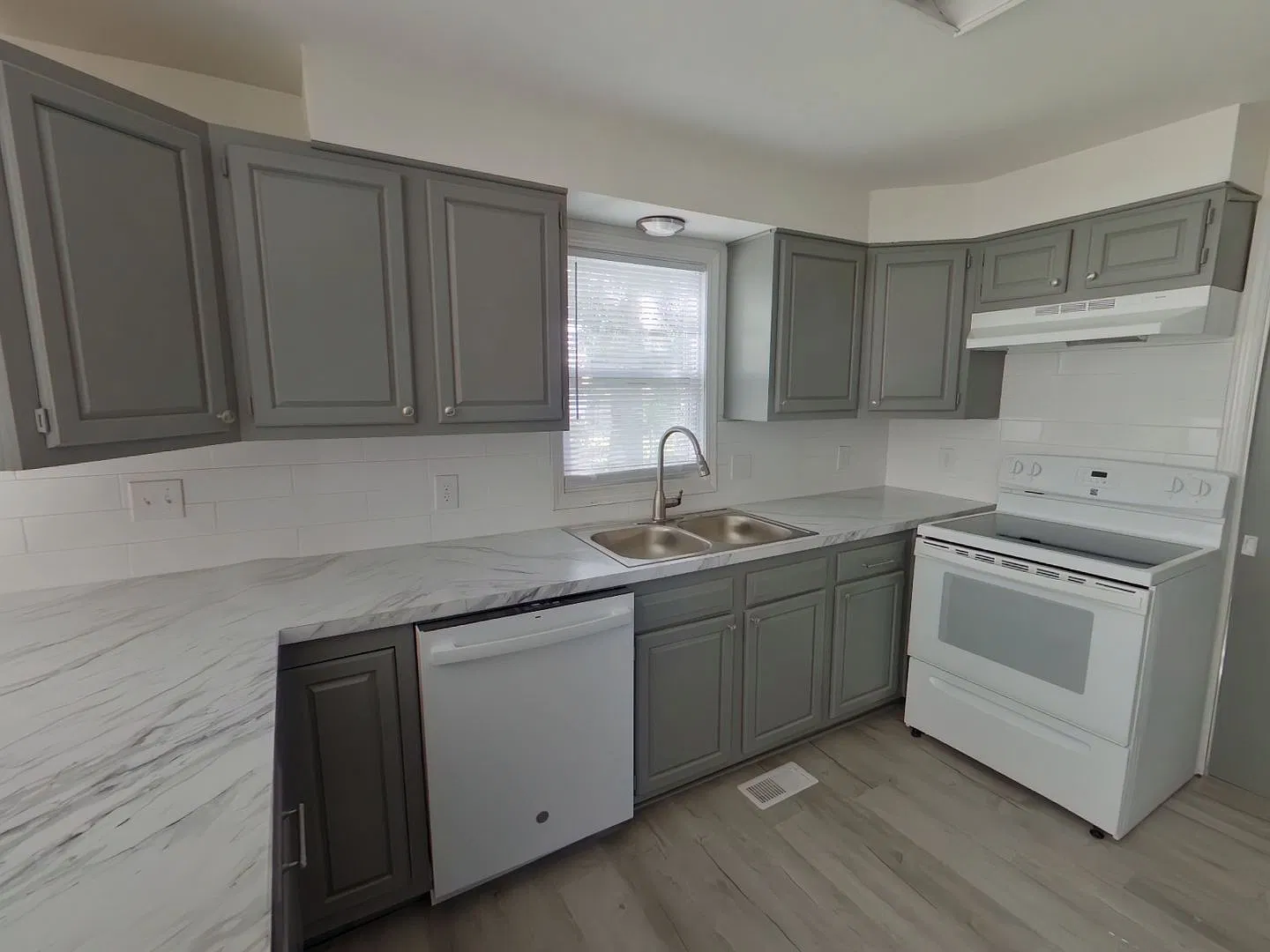 Remodeled 3 Bedroom Home $1,295.00 - 1621 S Waco — Photo 4