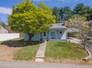 210 Sutherland St, Hillsville, VA 24343