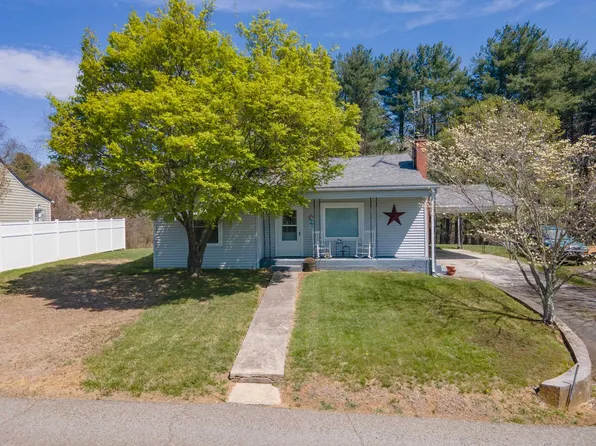 210 Sutherland St, Hillsville, VA 24343
