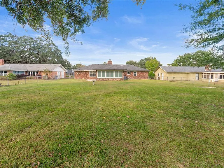 210 Pine Grove Dr — Photo 38
