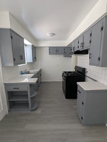9236 California Ave Photo 1